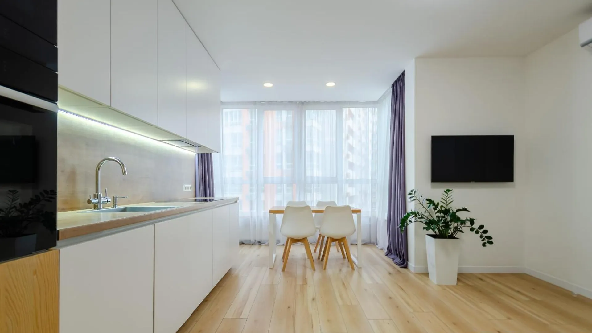 Petrovdom Apartments 78-170 In Rc Nivki Park, 67А Beresteiskyi Avenue Kiev