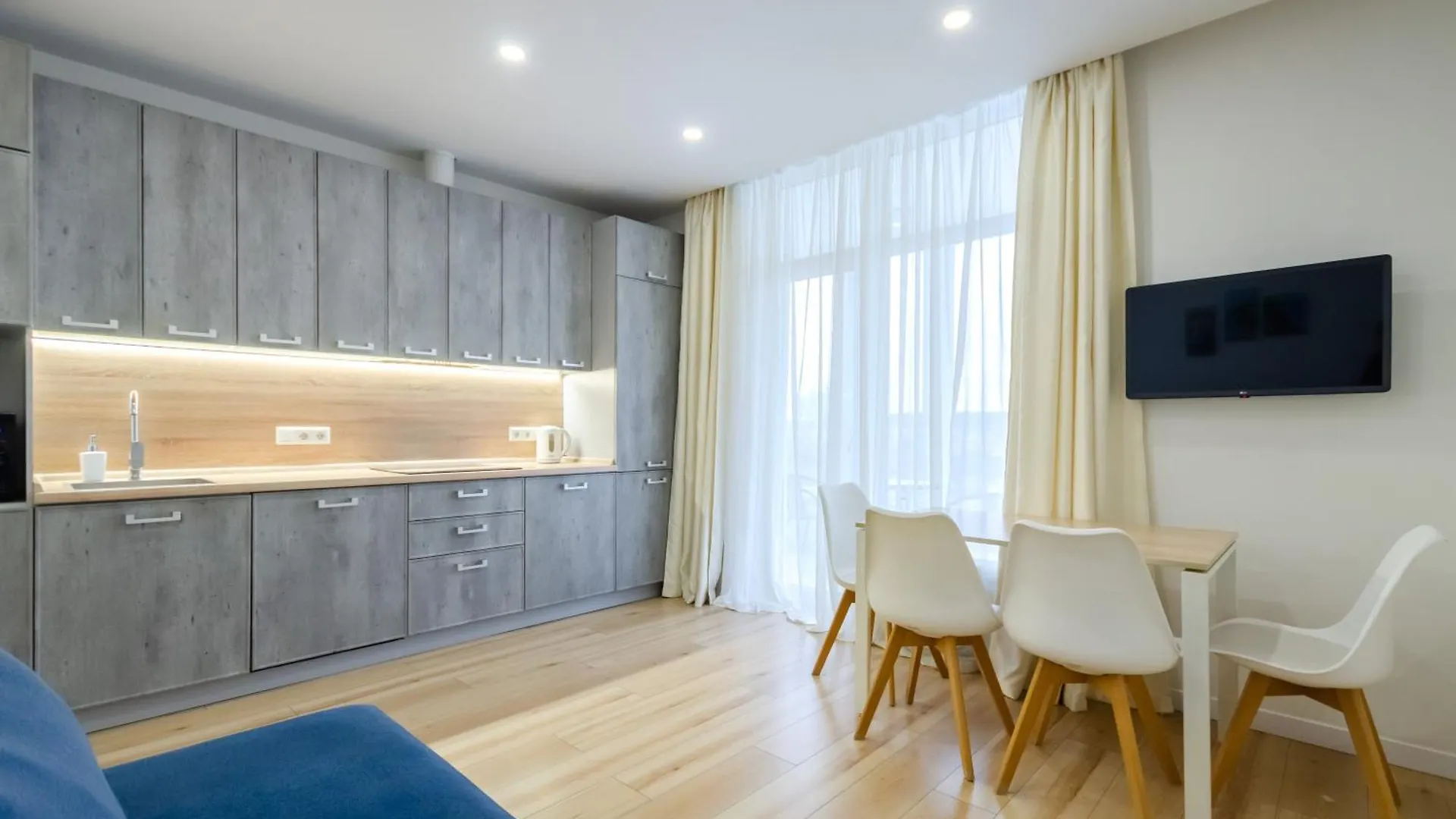 Petrovdom Apartments 78-170 In Rc Nivki Park, 67А Beresteiskyi Avenue Kiev